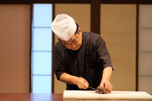 多くのお声をいただく当館のご夕食。旅のひとときを彩るような、想い出に残るお料理をお届けいたします。