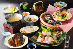 ＜基本会席「華筏」＞まずは気軽に、当館自慢の夕食をお召し上がりください♪