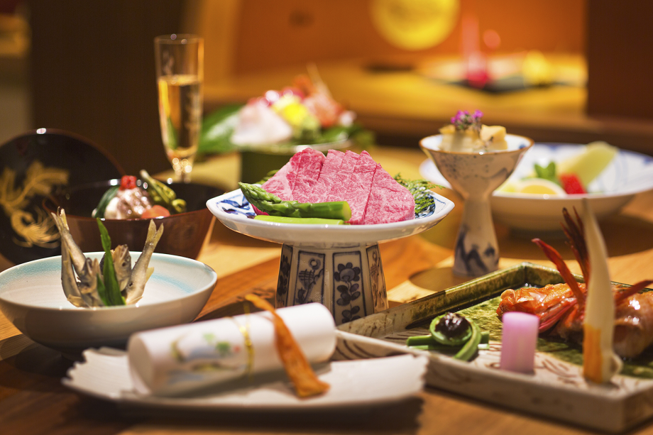 【美味求真会席 イメージ】ひとくち、一口に季節と物語を感じる、当館自慢の会席です。