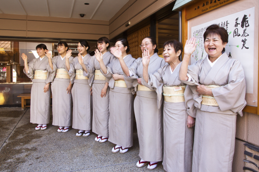 心に残る「100のおもてなし」で、お客様の旅をより良いものに彩ります