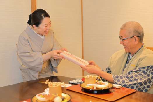 還暦や古希など、大切な方の様々なお祝いに、想い出に残る「旅」のプレゼントを。