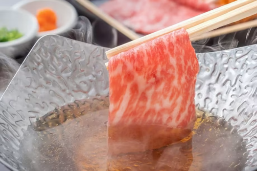 A4ランクの黒毛和牛のしゃぶしゃぶ。程よい霜降り肉を厳選。お腹に優しく召し上がれます。