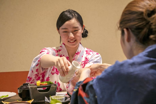 【母娘旅】上質なお料理を民芸調でお洒落な食事処「志ほみ茶屋」でお楽しみ下さい。