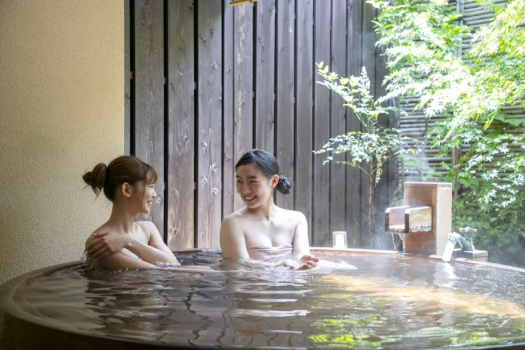 【貸切露天風呂】美肌源泉！たっぷりのお湯が楽しめる貸切露天風呂です。