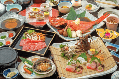 湯宿一番地の最上級お料理コース「あたみ季味膳<上>」伊豆の贅沢食材を存分に！ワンランク上の料理です。（金目鯛あたみ煮と伊勢海老のお造りは2名様に付き1尾）