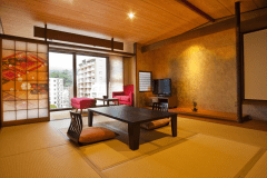 【民芸モダンルーム和室B（禁煙）】女性の為の新タイプの和室がコンセプト。彩り豊かなカラフル障子がカワイイと人気のお部屋です。
