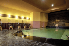 【大浴場 芭蕉の湯】自家源泉かけ流しの大浴場「芭蕉の湯」モザイクタイルの壁画がレトロ感満載です。