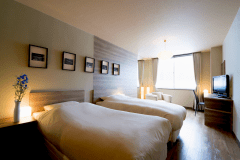 ツインベッドルーム＜25平米＞階層はお選びいただけませんが、その分お値打ちにお泊りいただけます。