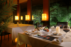 ゆったりとした時間が流れる空間で特別な会席をおたのしみください。