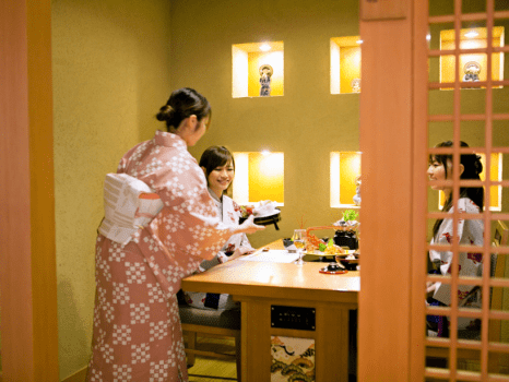 館内 隠れ家料亭『美膳庵内子』は室ごとに趣の異なる個室のお席。ゆっくり気兼ねなくお召し上がりいただけます。