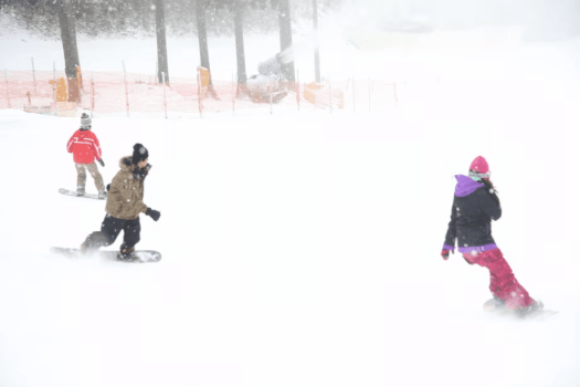 ＜久万スキーランド＞お子様や初心者の方も安心の緩やかなゲレンデから、中・上級者向けコースも楽しめるゲレンデもあり♪