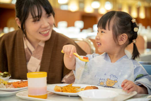 [Dinner] There are variety of meals for kids, you can enjoy your hotel stay with your family and little kids.