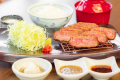 サクッと揚げた衣の中に閉じ込められた牛肉の旨味が溢れ出す