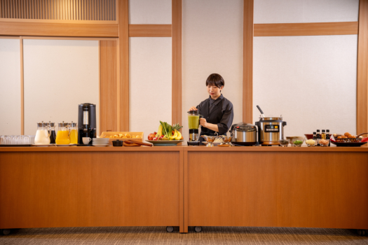 ふくしまのこだわりの素材がたくさんの朝食。お膳の他、セルフコーナーをご用意。
ドリンク、オリジナルスムージー、朝焼きパン、ご飯のおかわりなどできます。