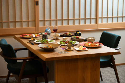 【早期予約でお得】源泉かけ流し露天風呂付き客室で過ごすおとなの休日 ～ごちそうダイニング豊富～