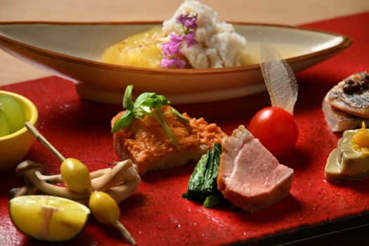 酒菜皿　一例　ひとつひとつ丁寧に盛り付けられた品はどれも酒の肴にぴったりです。