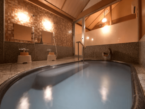 【湯あそび処　ゆうじろうの湯】小さめの浴場ですが5つの浴槽をお楽しみいただけます。