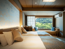 【和モダン客室・タイプA】シモンズベッド、ごろ寝ソファ、ワーケーションデスクや50インチスマートTVのある新客室