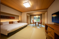 102/3【豊富LUXE】露天風呂付客室　　和室／露天風呂／ツインベッド／ダイニングテーブル／ミニバー