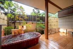 102/3【豊富LUXE】露天風呂付客室　　和室／露天風呂／ツインベッド／ダイニングテーブル／ミニバー