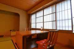 【ダイニング付き和室】10畳和室＋ダイニングテーブル付きのお部屋