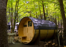 【1日1組限定】ヒノキ香る森の貸切バレルサウナ無料特典｜“ととのい”VILLAステイ＜2食付＞