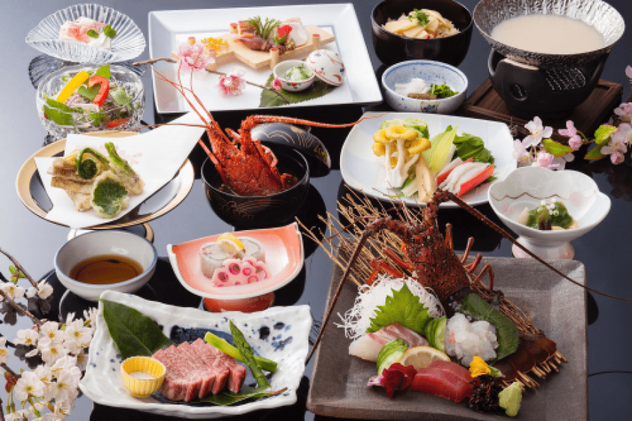 伊勢海老・桜鯛といった魚介類をはじめ、地元産の野菜を使った飛鳥鍋など、春の調理長おまかせの特別会席料理です。