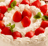 記念日をお祝いするケーキの手配もさせていただきます。ご予約の3日前までにお申し付けください。(2,500円～）