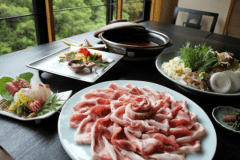 大阪府唯一のブランド豚「川上さん家の犬鳴豚」の犬鳴ポーク鍋プラン♪特製味噌仕立て鍋又はしゃぶしゃぶ、お好みのお鍋をお選びいただけます。