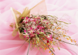 記念日をお祝いする花束の手配も承ります。ご予約の3日前までにお申し付けください。(3,150円～）