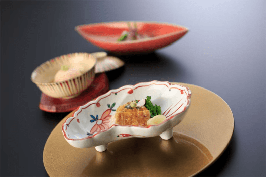 春の会席イメージ:厳選の食材で心華やぐ会席をお献立いたしました。北浦の海からとれる新鮮な魚介、山々から届く穏やかな春の味わいをご賞味くださいませ。