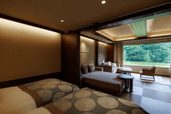 【露天風呂付・山側】曙 ジュニアスイート(約66㎡)：豊かな自然と一体感を味わう時間。時を忘れてゆっくりと、休日をご満喫くださいませ。