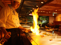 鉄板焼コース:上質な肉質の和牛をプロの味わいでお愉しみくださいませ。