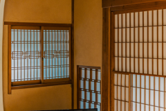 【本館客室】お部屋ごとに異なる意匠が見られます