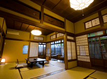 【本館】和室8畳+次の間（大正・戦後築）