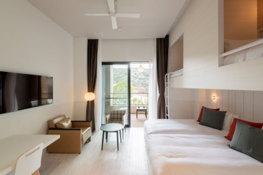 The mountain lodge has two loft beds in a white-based room, so it's recommended for training camps, groups, and families. The mountain lodge has two loft beds in a white-based room, so it's recommended for training camps, groups, and families.