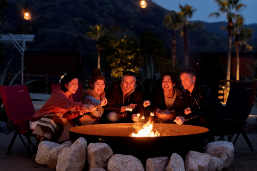 気の合う仲間とキャンプファイヤーもいいね！