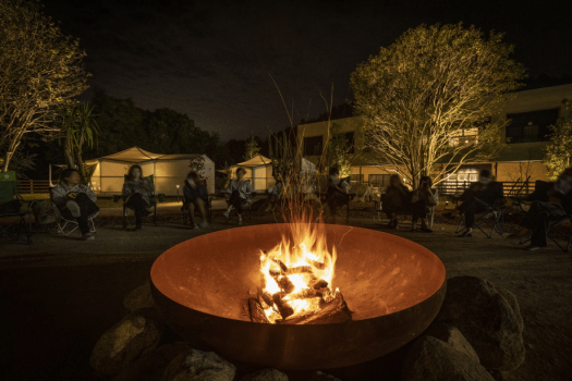 キャンプファイヤー風景