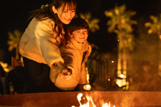 キャンプファイヤーでスモア体験