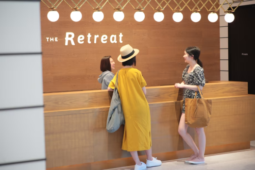 フロントでチェックインを