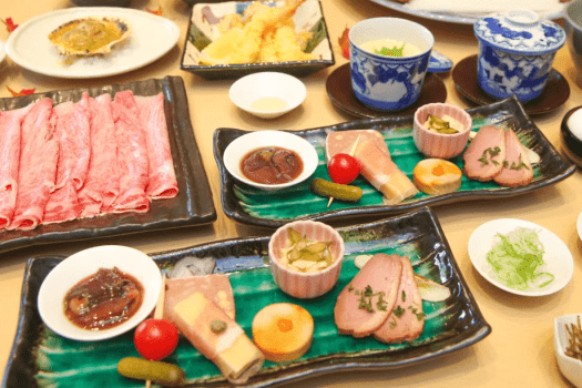 福岡最古のブランド牛『筑穂牛』を使ったしゃぶしゃぶ会席。
前菜盛り合わせ。