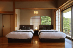 【12.5帖（ツイン）】足腰の弱い方でも快適にお休みいただけるベッドのお部屋。