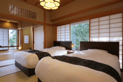 【和室12帖＋6帖】ベッドはゆとりあるセミダブルサイズ。静かで上質な眠りをお約束します。
