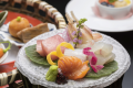 毎日水揚げされる新鮮なお魚。三陸の“活きた”海の幸をお召し上がりください。（お料理一例）