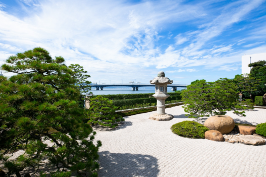 湖畔庭園
