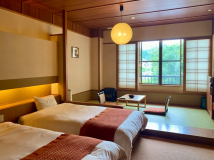 Japanese-style room & twin second floor (non-smoking room) /2樓日西合璧客房（2張床+4張榻榻米）【禁煙】