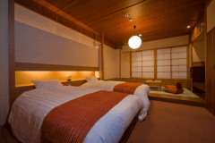 Japanese-style room & twin second floor (non-smoking room) /2樓日西合璧客房（2張床+4張榻榻米）【禁煙】