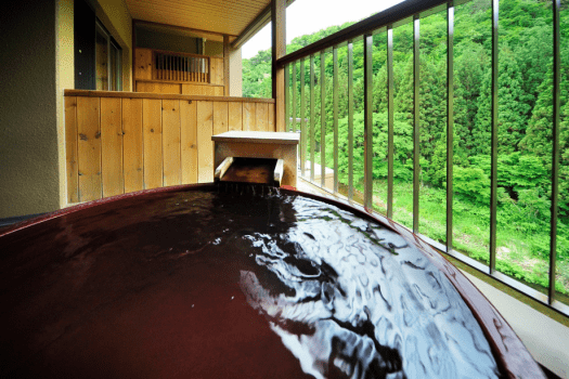 4階　眺望メゾネット和モダン　陶器露天風呂付（禁煙）　最上階4階にございますため、自然豊かな景色がご覧いただけます。