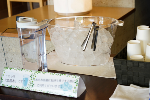 【ラウンジの氷サービス】お父様方に大好評お部屋で缶チューハイにどうぞ！