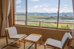 八甲田連峰を望むお部屋。
四季折々の景色をお愉しみください